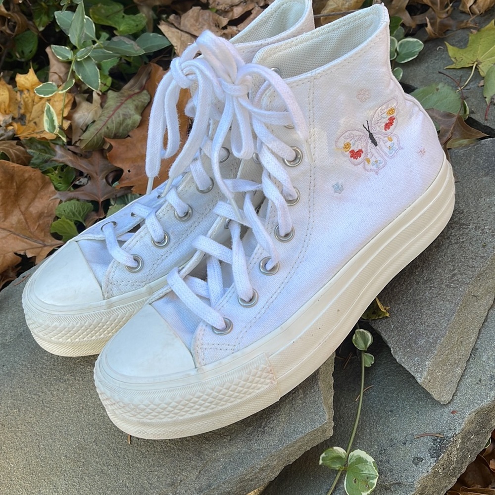 NWOT Chuck Taylor Converse hightops/6